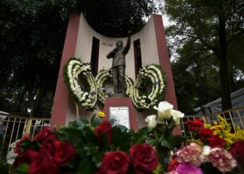 Trabajan detalles del velorio de José José