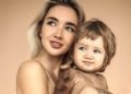 Una influencer visibilizó la extraña enfermedad que padece su hijo en la piel