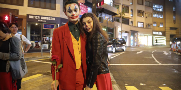 ¡En varios países se disfrazan de Joker para protestar!