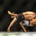 #VIDEO Luchador de artes marciales mixtas estrangula a su rival  y lo deja inconsciente