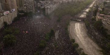Se realiza la marcha más grande de la historia de Chile