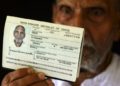 Un monje hindú de 123 años (gracias al yoga y la falta de sexo) causa revuelo en aeropuerto