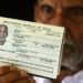 Un monje hindú de 123 años (gracias al yoga y la falta de sexo) causa revuelo en aeropuerto