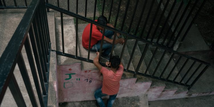 Niños migrantes que cruzan solos la frontera surge de la desesperación