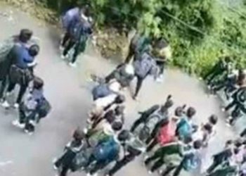 #VIDEO Pelean alumnas de secundaria protagonizan pelea