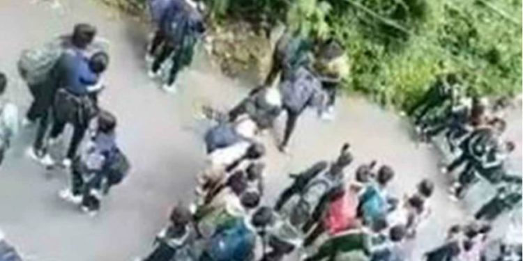 #VIDEO Pelean alumnas de secundaria protagonizan pelea