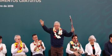 AMLO critica a funcionarios que tenían sueldo altos