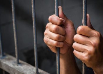 Detiene a hombre por presuntamente disparar en contra de otro