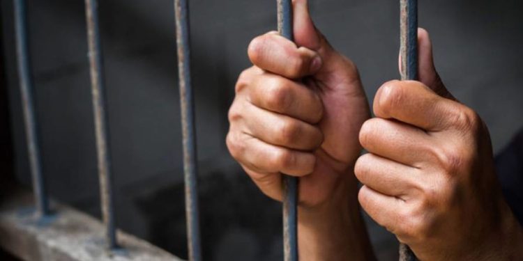 Detiene a hombre por presuntamente disparar en contra de otro
