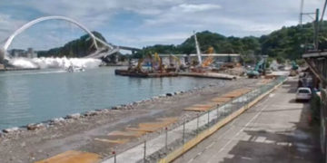 #VIDEO Puente se desploma en Taiwán, deja seis heridos
