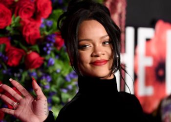 Colección de ropa contra el cáncer de mamá por Rihanna