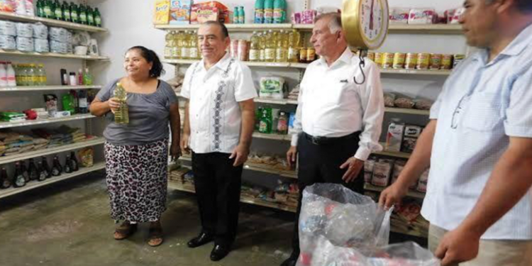 Abren la primera tienda en México en la que puedes pagar con basura