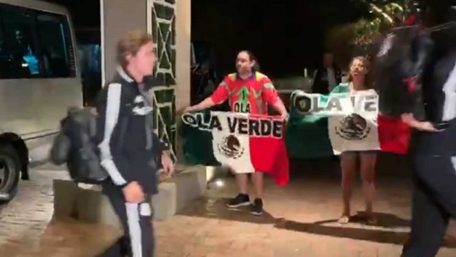 Futbolistas mexicanos desprecian a 2 fans y se vuelve viral