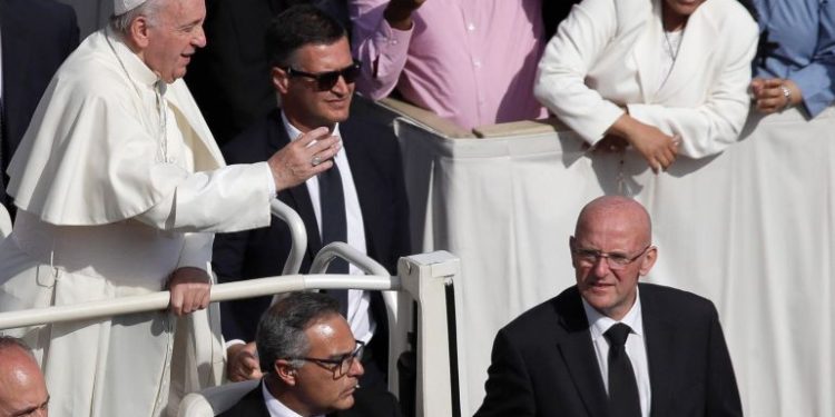 Dimite el jefe de seguridad del Papa por filtración confidencial