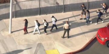 Al menos un muerto y seis heridos deja tiroteo en un instituto de California