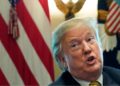 Trump pide al denunciante ucraniano que se presente