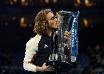 Tsitsipas se convierte en el campeón más joven del Masters de la ATP