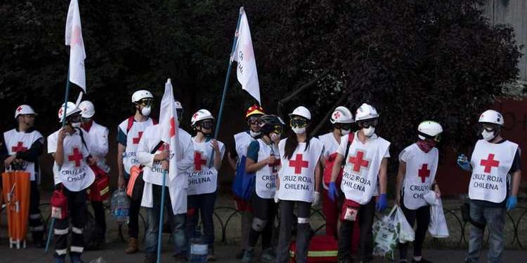 Cruz Roja chilena, sin material para atender heridos en protestas