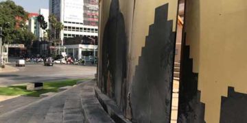 Sujeto arroja gasolina al Ángel de la Independencia
