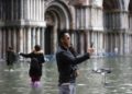 Venecia sufre su peor inundación desde 1966