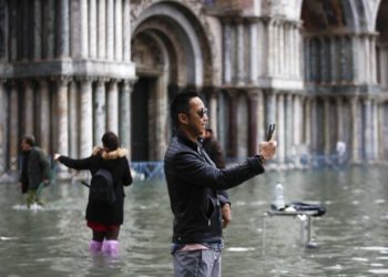 Venecia sufre su peor inundación desde 1966