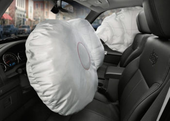 Toyota alerta de posibles fallas en bolsas de aire.
