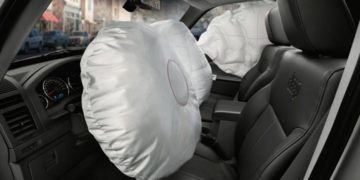 Toyota alerta de posibles fallas en bolsas de aire.