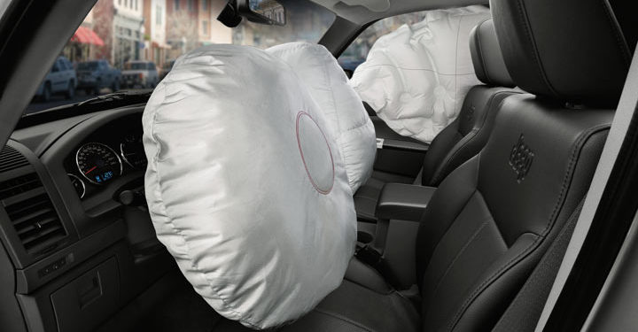 Toyota alerta de posibles fallas en bolsas de aire.