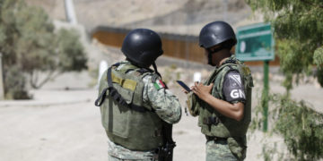 Estados Unidos presume menos migrantes detenidos gracias a México