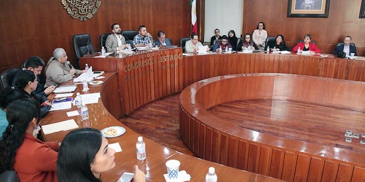 Aprueban ley de acceso para las mujeres a una vida sin violencia