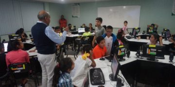 Conalep ofrece curso de computación a niñas y niños