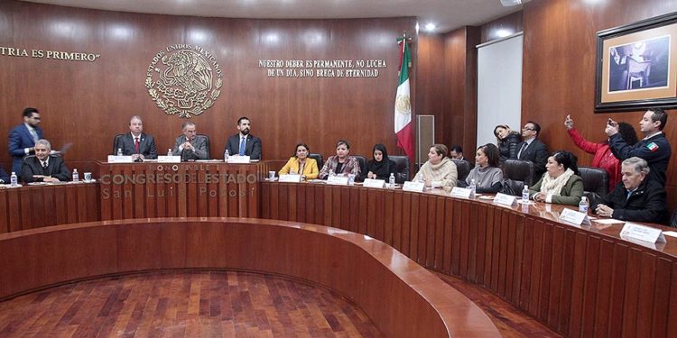 Fiscal General del Estado entrega Informe de actividades ante Congreso