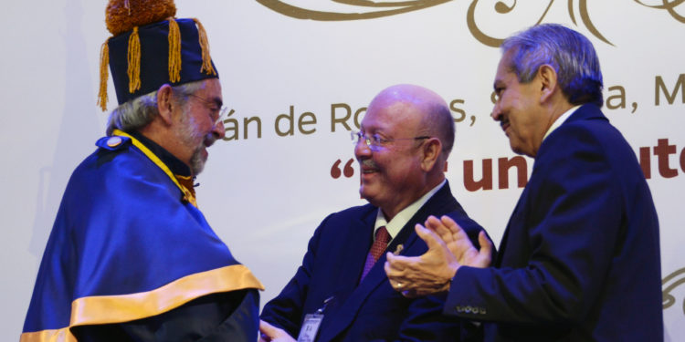 Recibe Graue Honoris Causa por la Universidad Ricardo Palma de Perú