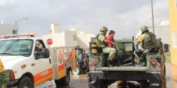 Evacuan a familias en colonia La Esperanza por inundación