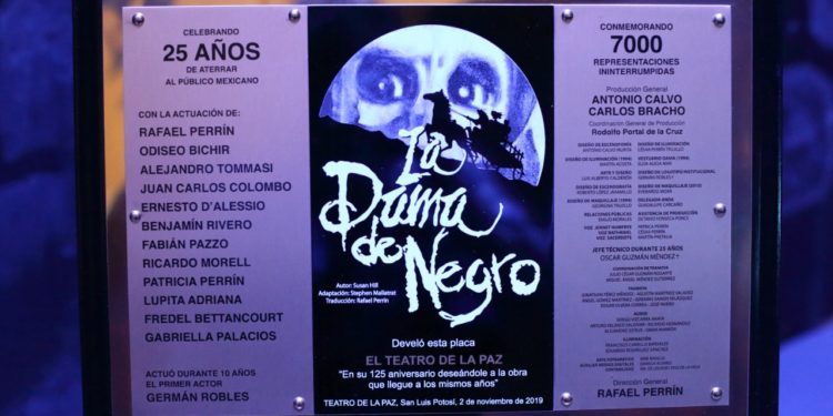 Celebran 25 años de “La dama de negro” en el Teatro de la Paz