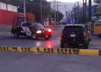Hallan siete bolsas con restos humanos en las calles de Monterrey.