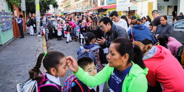 Padres podrían ausentarse del trabajo para asistir a actividades escolares