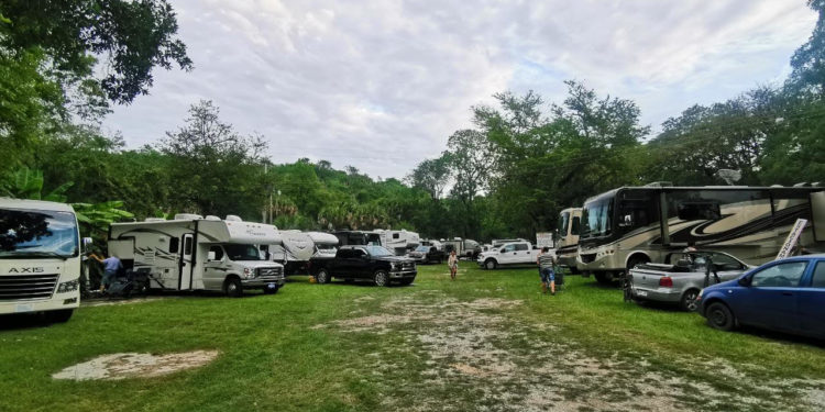 Caravana de turistas norteamericanos visitó la huasteca