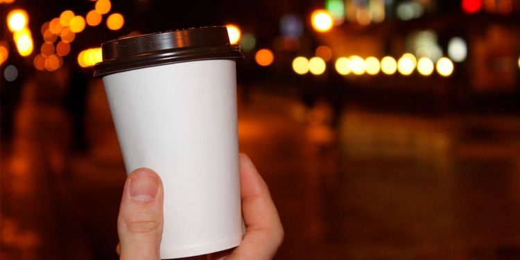 Irlanda aplicará impuesto a vasos de café hechos de plástico