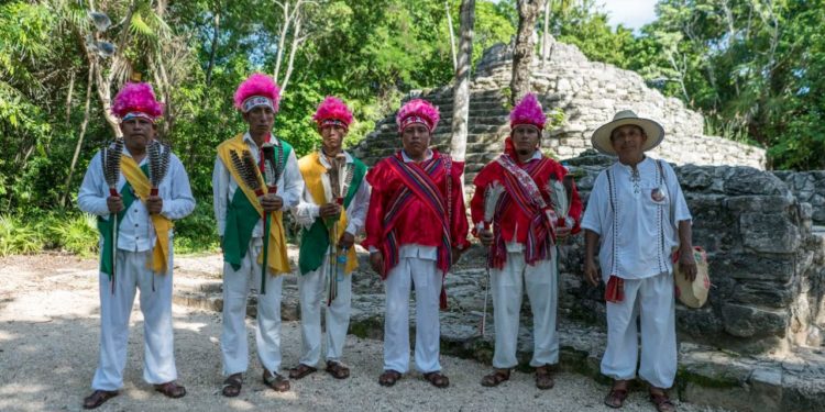 Voladores de Tamaletón se presentan en XCARET
