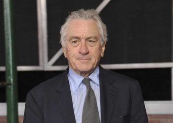 Grupos violentos y racistas quieren revertir los logros históricos de los pueblos: Robert De Niro
