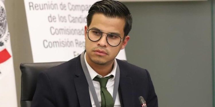 Después de muchos intentos ya tiene trabajo… ¡de director!