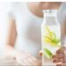 Beber agua de limón ayuda a bajar de peso, ¿mito o realidad?