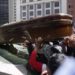 Se manifiestan en Bolivia con ataúdes de victimas; policía los reprime