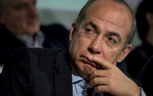 Calderón niega corrupción en Estela de Luz; se dice calumniado