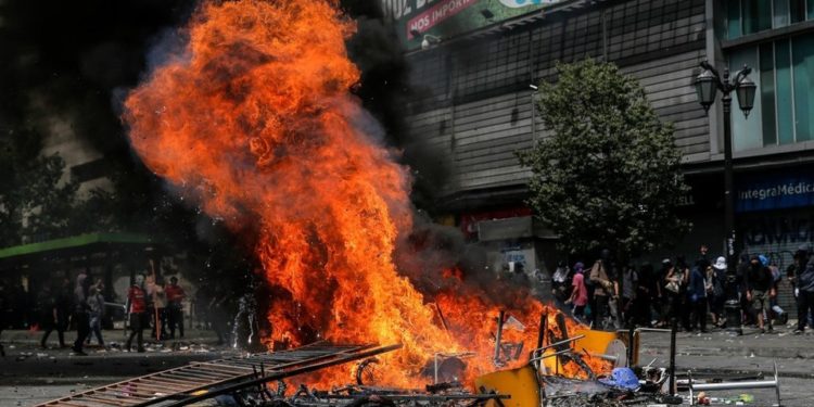 Disturbios sacuden a Chile