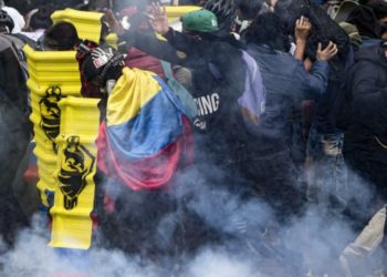 Tres muertos por disturbios en Colombia
