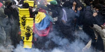 Tres muertos por disturbios en Colombia