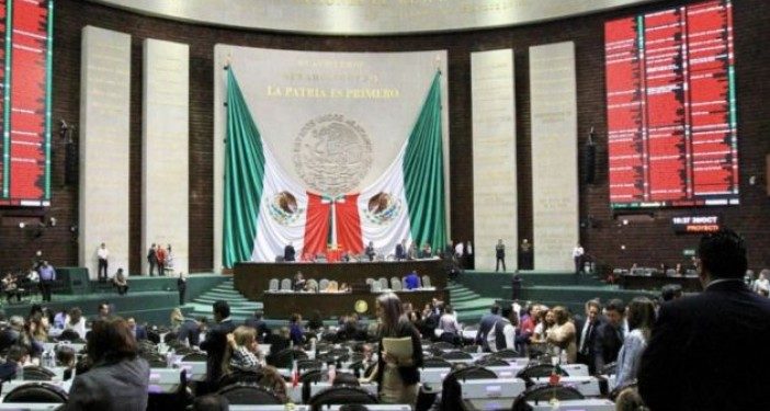 Declaran constitucional revocación de mandato y consulta popular