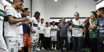 Cuauhtémoc Blanco baja al vestidor para motivar a los jugadores